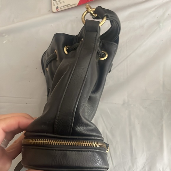 Fratelli women’s bucket bag drawstring top leather black gold medium size 8” x7” - Picture 8 of 10